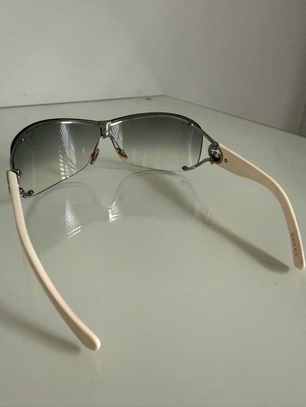Gucci Women's Silver Gradient Shield Sunglasses with Crystal GG Logo - Picture 5 of 8